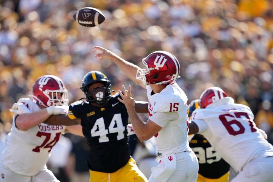 Mendoza completes big throw vs Iowa